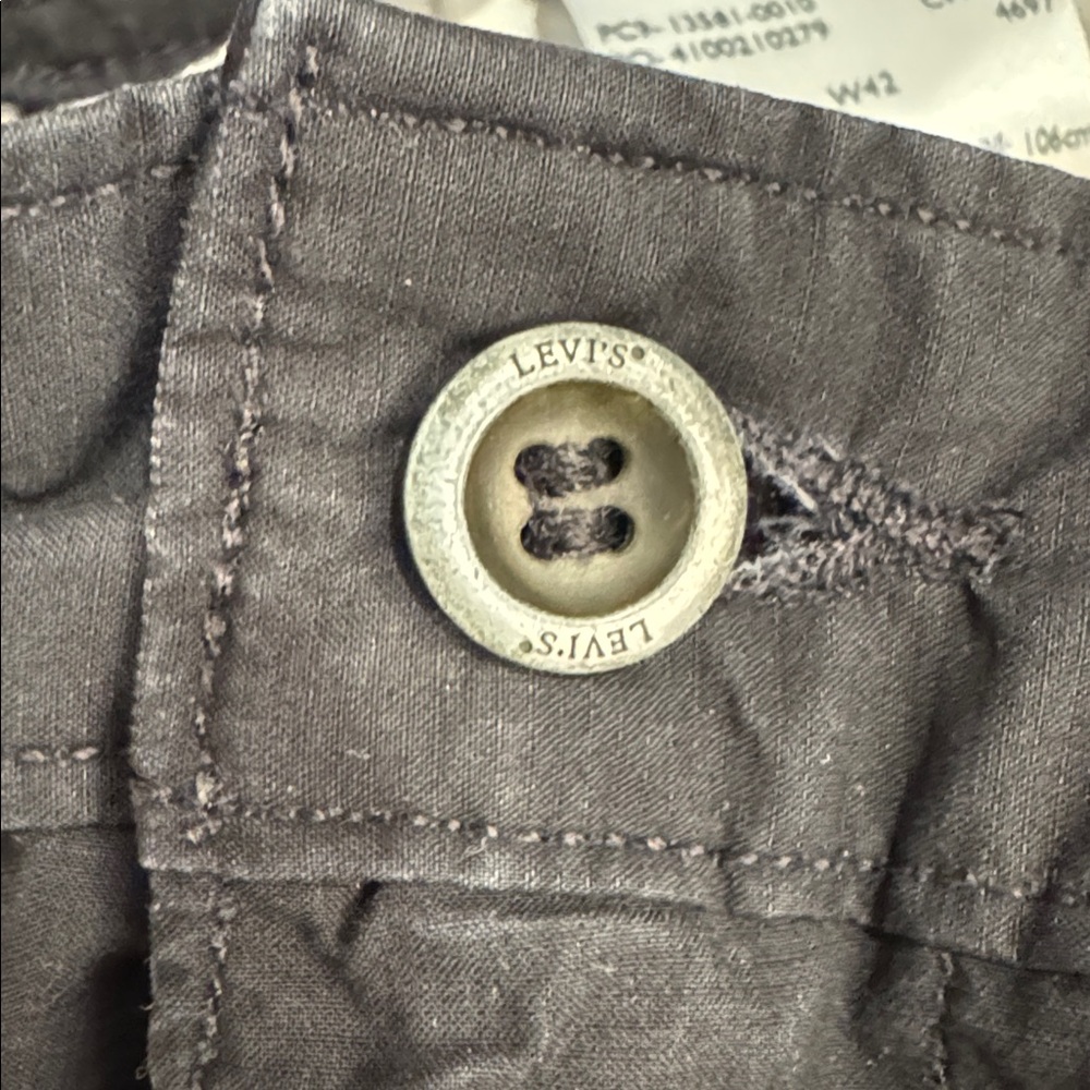 Levi’s Black Snap Cargo Shorts W42 Style 135810010 - Picture 5 of 5